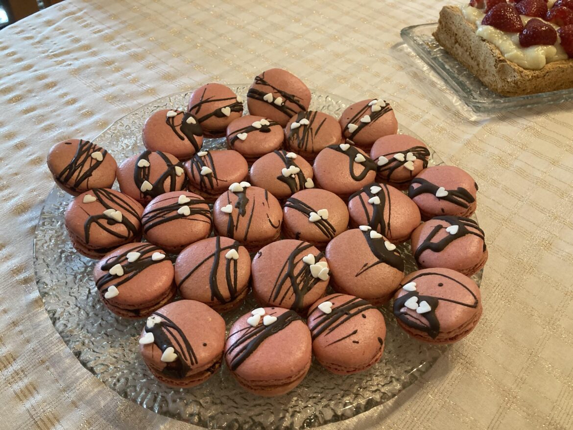 Today is Mother’s Day in Poland, so here are my macarons for the occasion