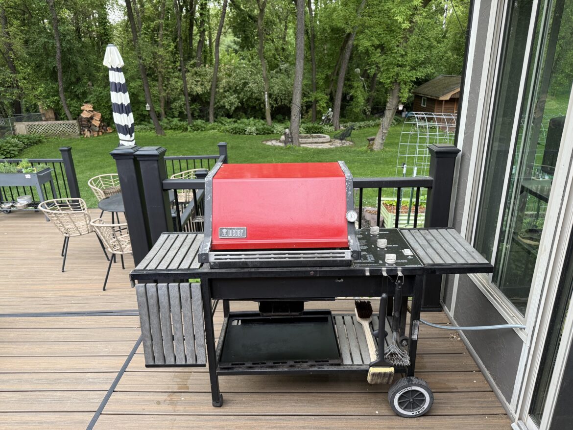 We’re doing old grills? Here’s my early 90s Genesis