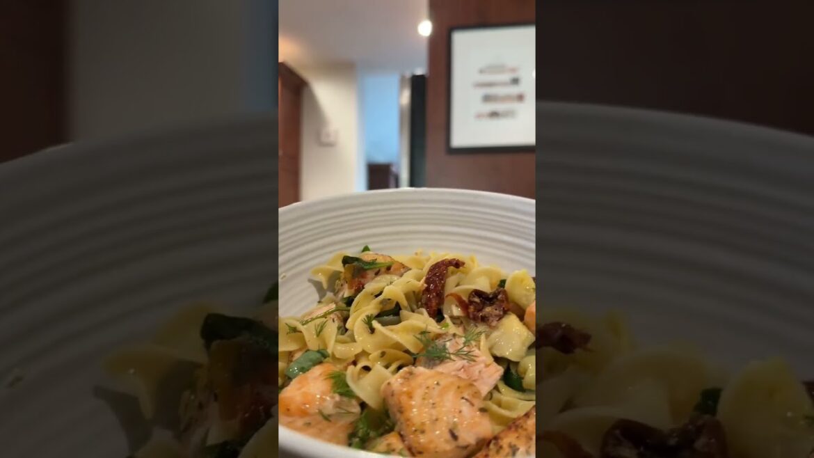 Salmon, Sun-Dried Tomato, and Artichoke Pasta Salmon, Sun-Dried Tomato, and Artichoke Pasta