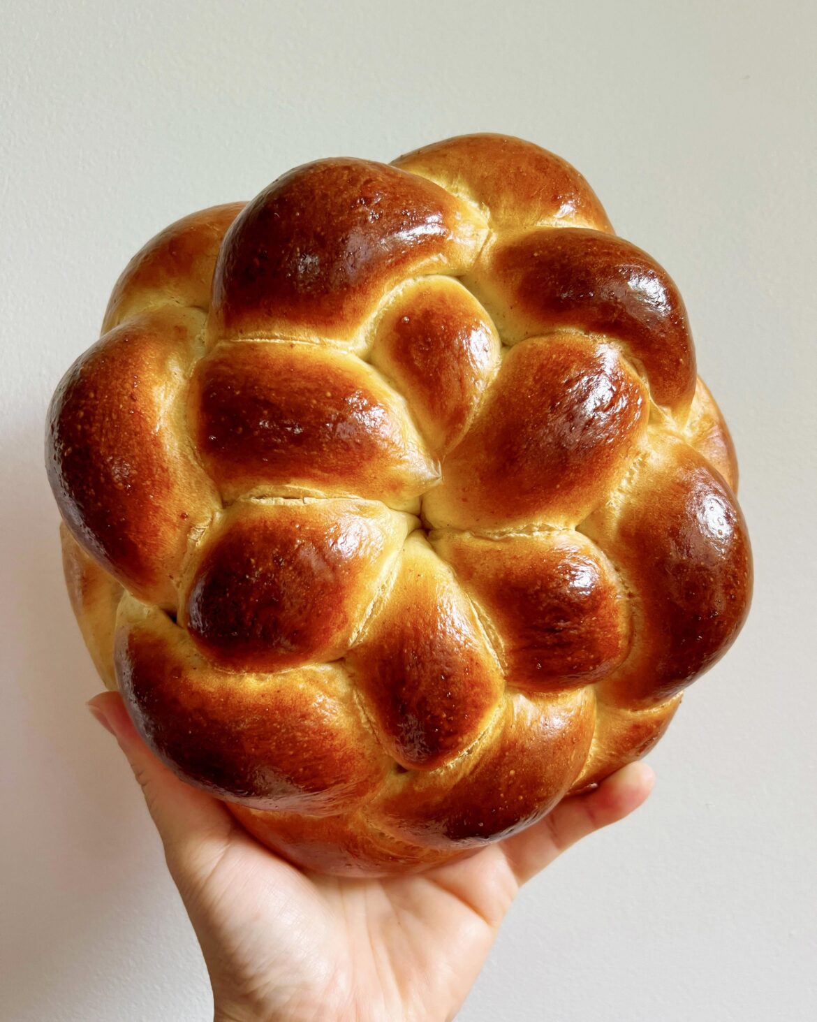 Six-stranded round challah