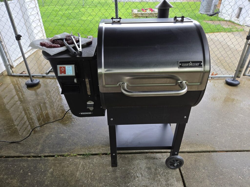 Not bad for $100 off of FB Marketplace, and some elbow grease! Smoked burgers and chicken thighs!