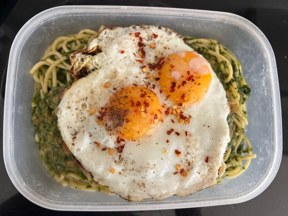 Spaghetti with spinach and peanut butter