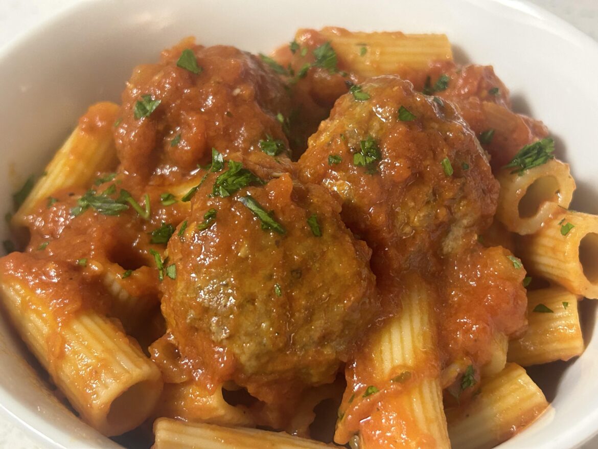Rigatoni with meatballs