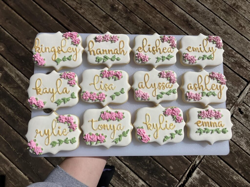 My first time doing thick florals. I’m so happy with how they turned out!