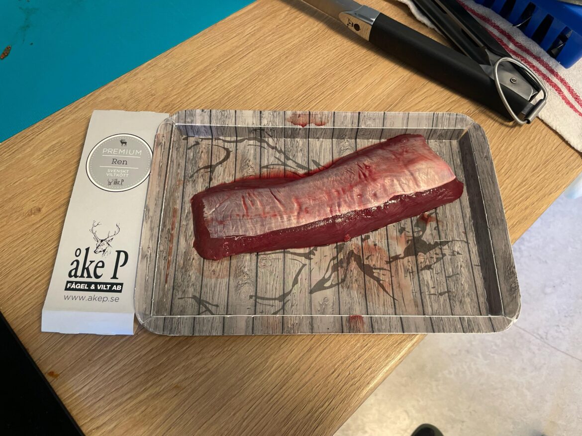 Reindeeer meat. Should i remove the white part(connetting tissue(?)) before cooking?