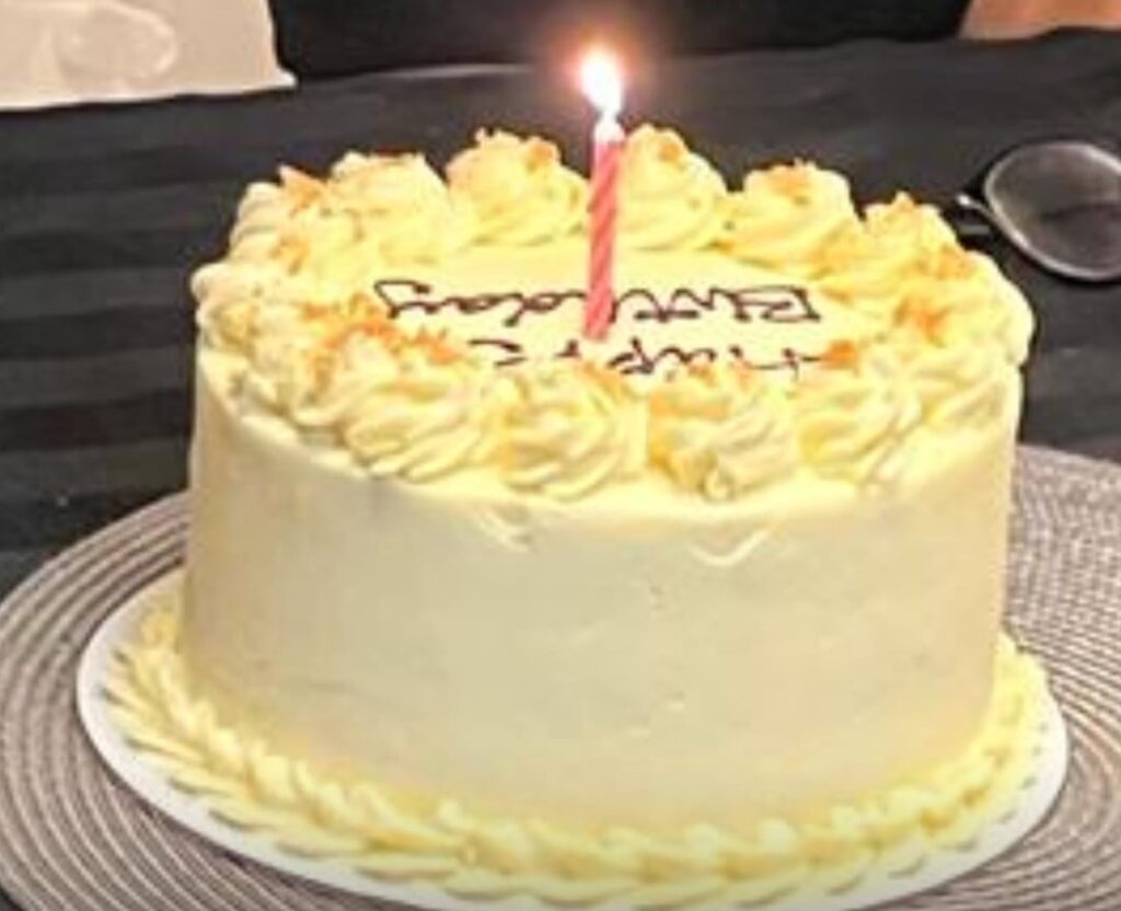 Looking for this exact red velvet cake covered in white frosting and mascarpone cheese