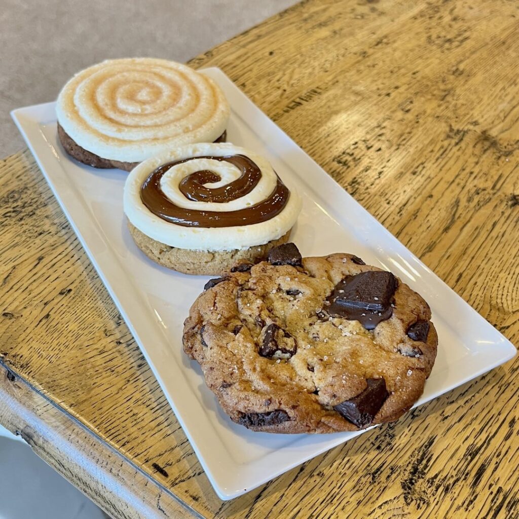 Chocolate Chunk, Dulce de Leche Swirl & Cinnamon Bun Cookies ❤️