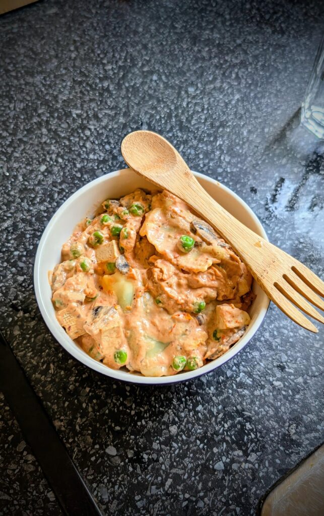 Roasted red pepper, baby tomato and silken tofu pasta sauce 🌶️🍅🍝