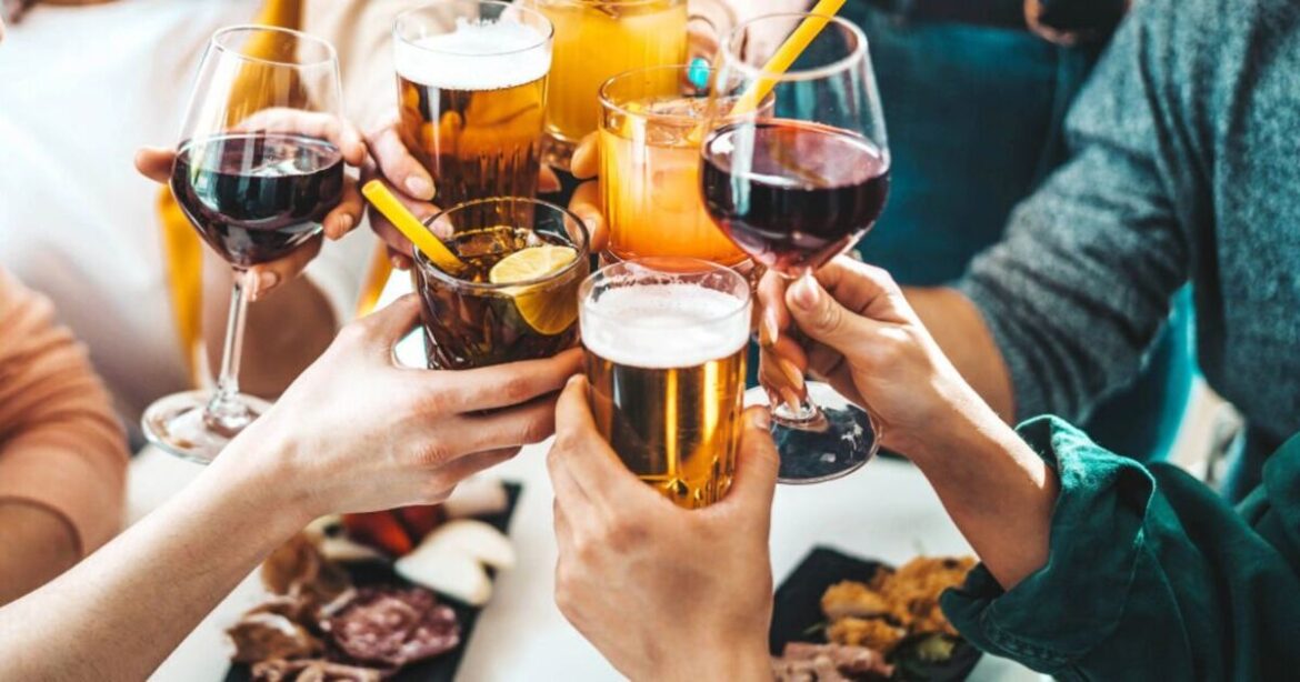 Crisis in Spain as tourists abandon restaurants - 'wine and beer costs too much' | World | News