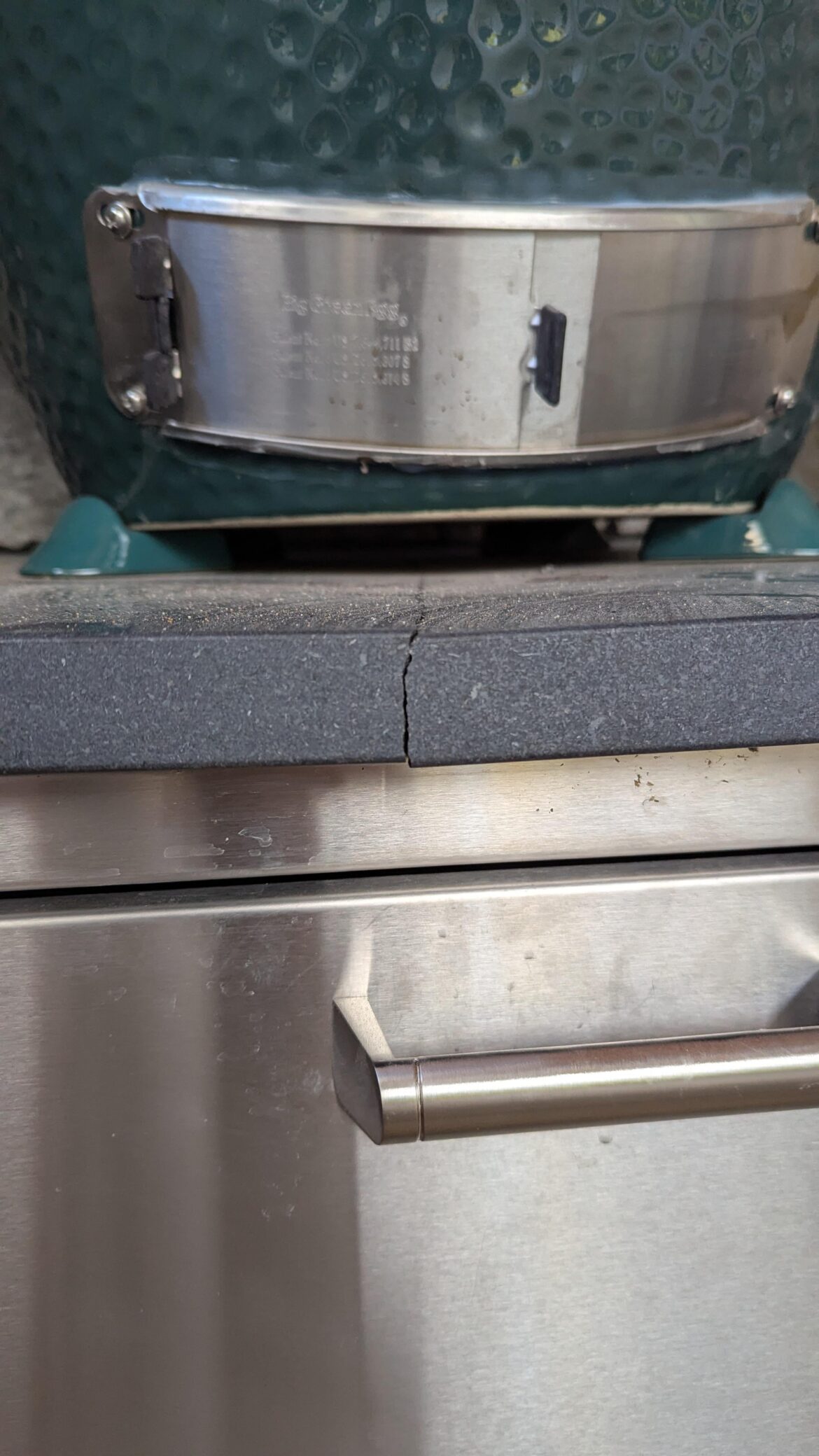 Granite slab cracked under egg after high temp cook