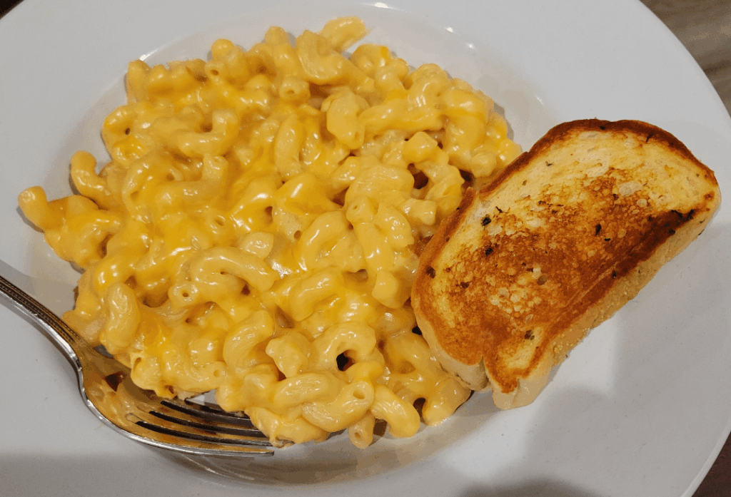 Comfort food. Mac and cheese with garlic bread.