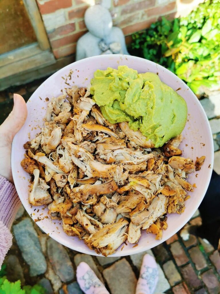 Slow cooked lemon and herb garlic chicken thighs, with avocado 😋🥑