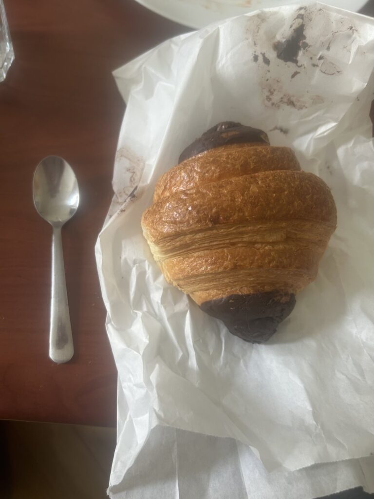 How many cals in this gigangic chocolate croissant?