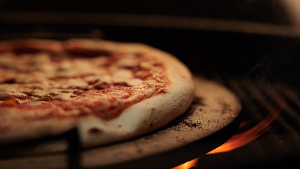 Super Mario's Pizza offers wide variety of Italian cuisine