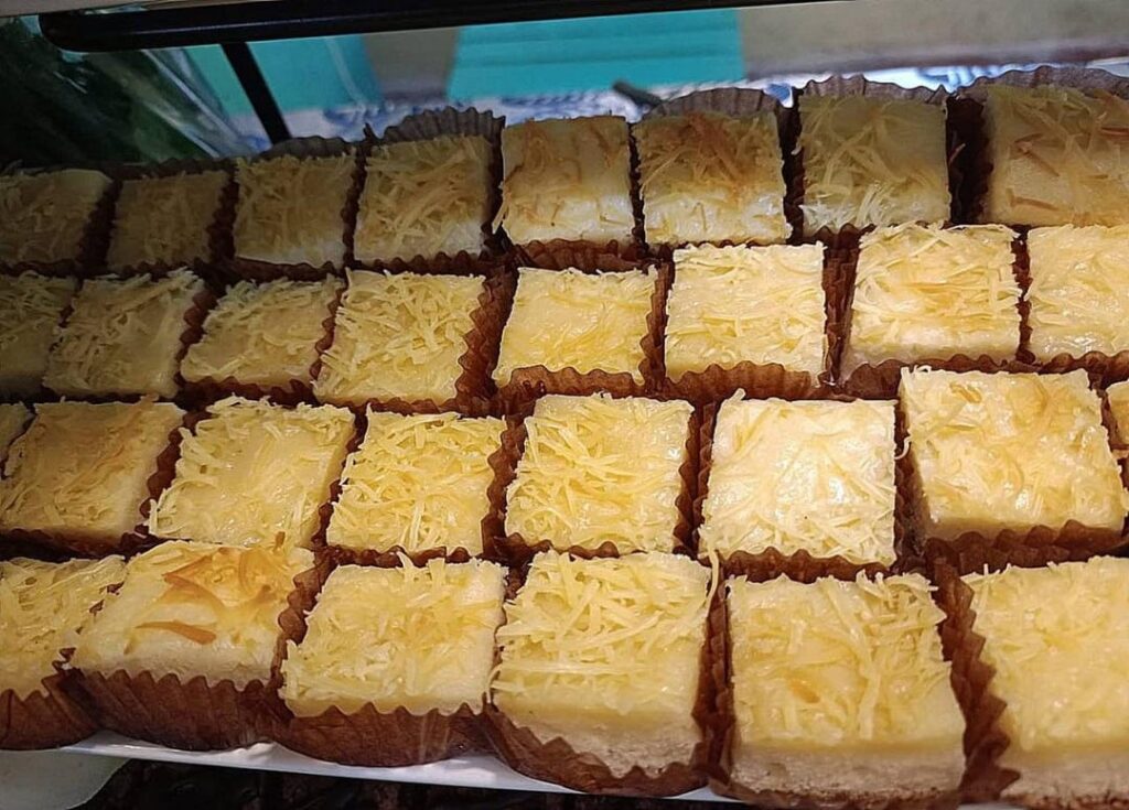 Attended our neighbors birthday and their desserts are sooo yummy🤤