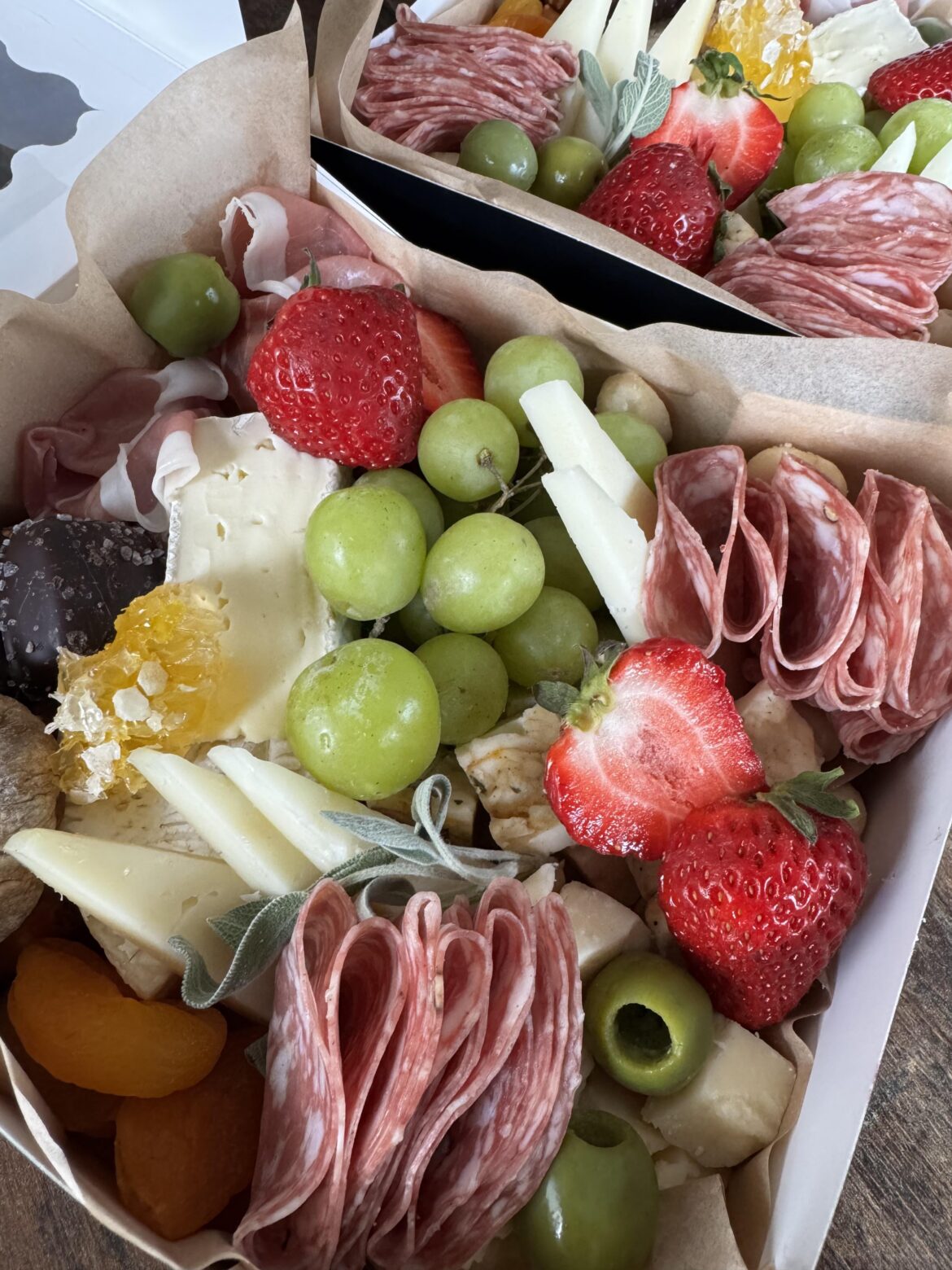 8 inch charcuterie boxes