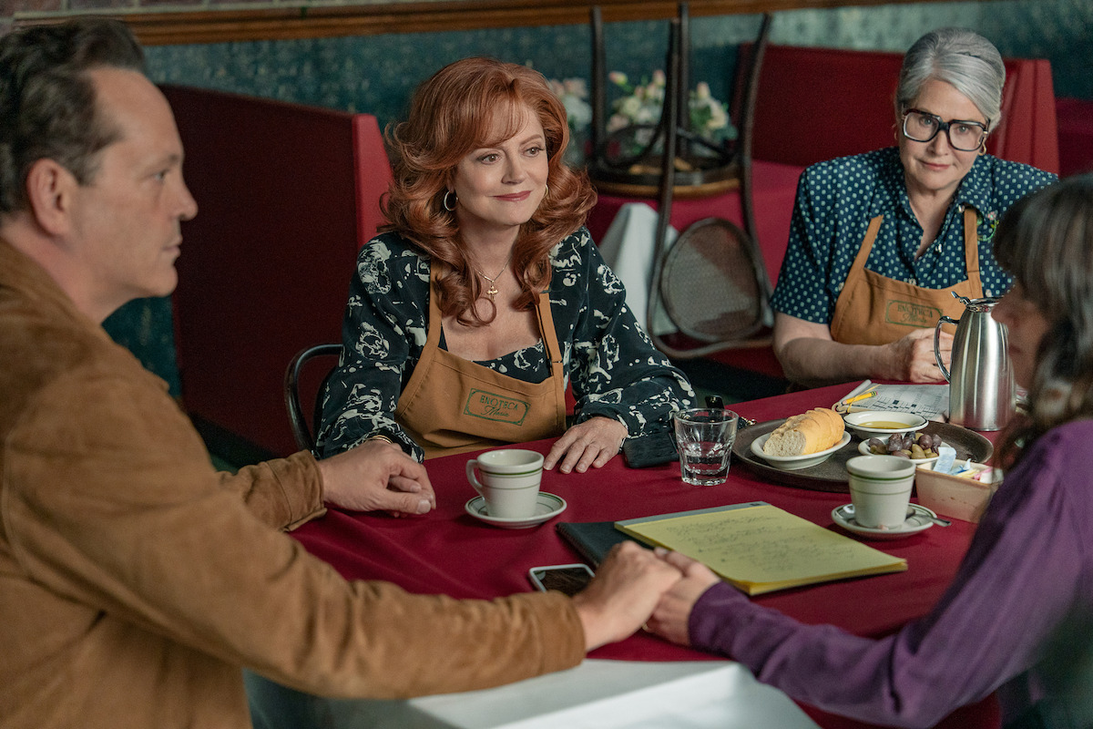 Vince Vaughn as Joe Scaravella, Susan Sarandon as Gia, Lorraine Bracco as Roberta and Linda Cardellini as Olivia in ‘Nonnas’