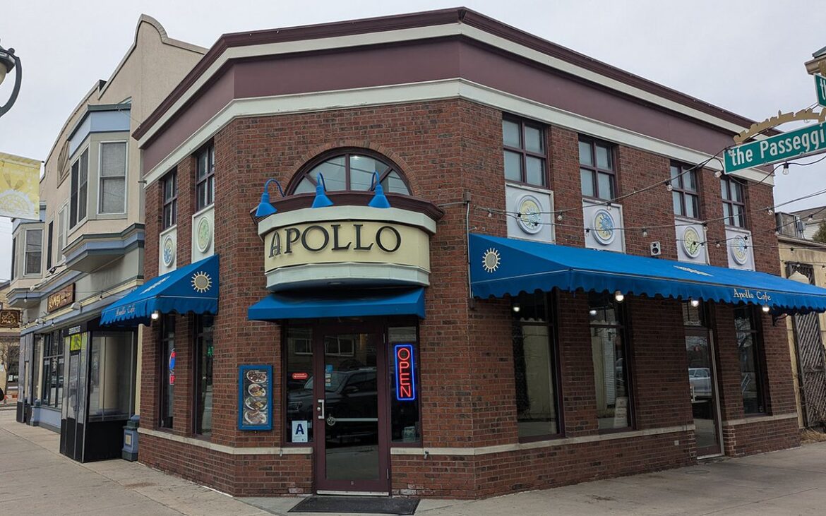 Apollo Café’s 25 Years of Classic Greek Dishes Apollo Café’s 25 Years of Classic Greek Dishes