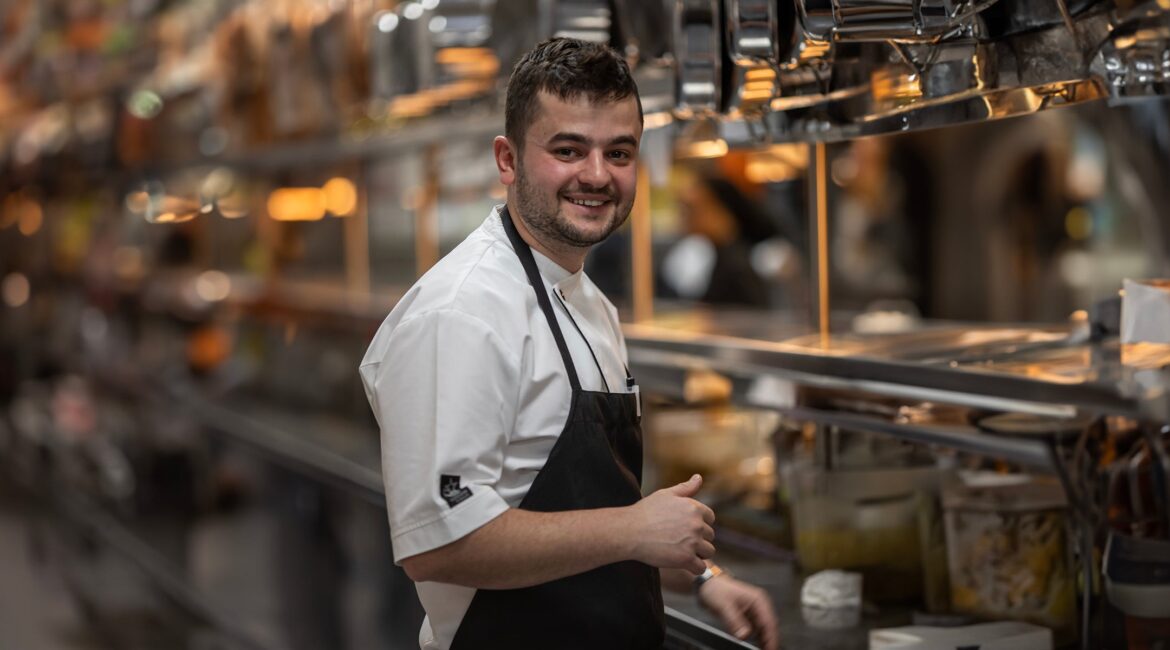 It's Friday night. These NYC restaurants are all booked — for Shabbat dinner.