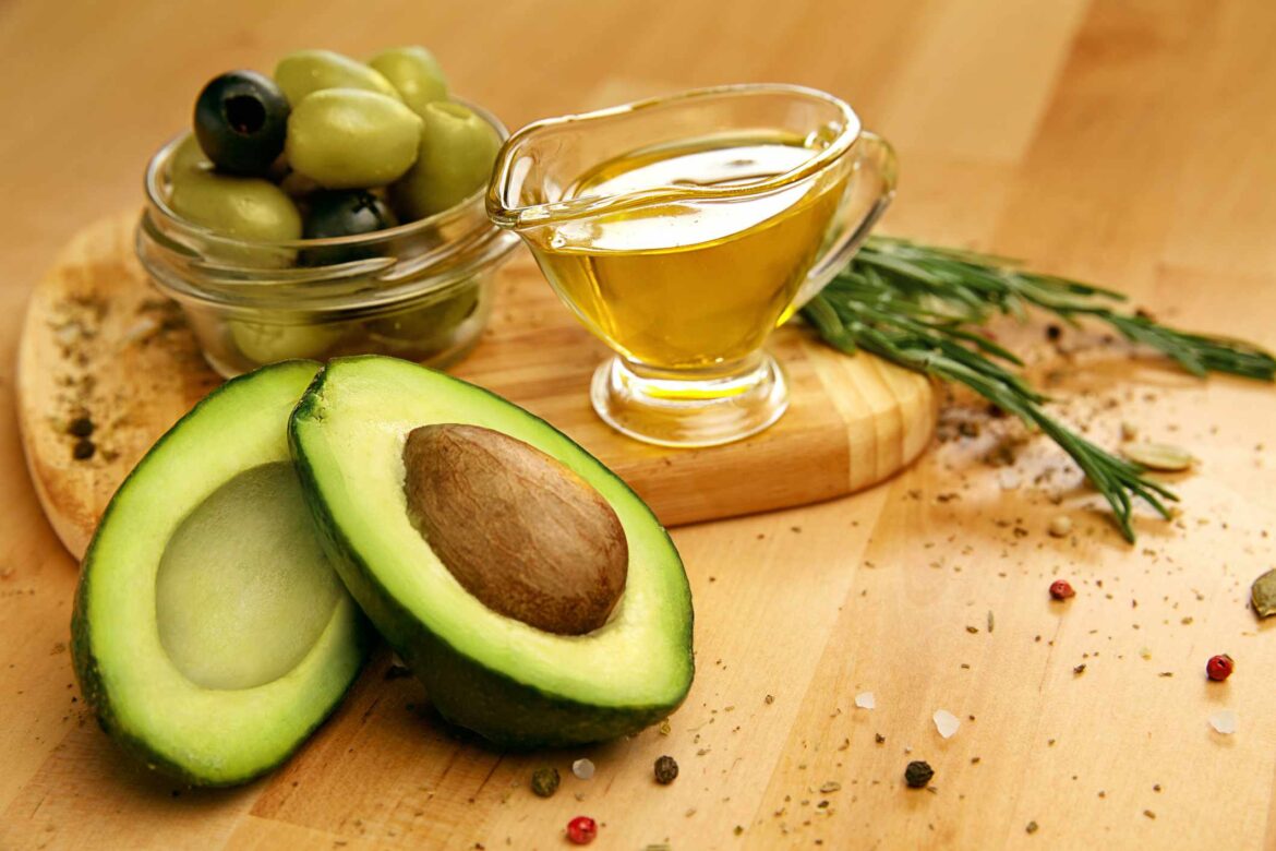 Olive Oil vs Avocado Oil: Which Is Better? Olive Oil vs Avocado Oil: Which Is Better?