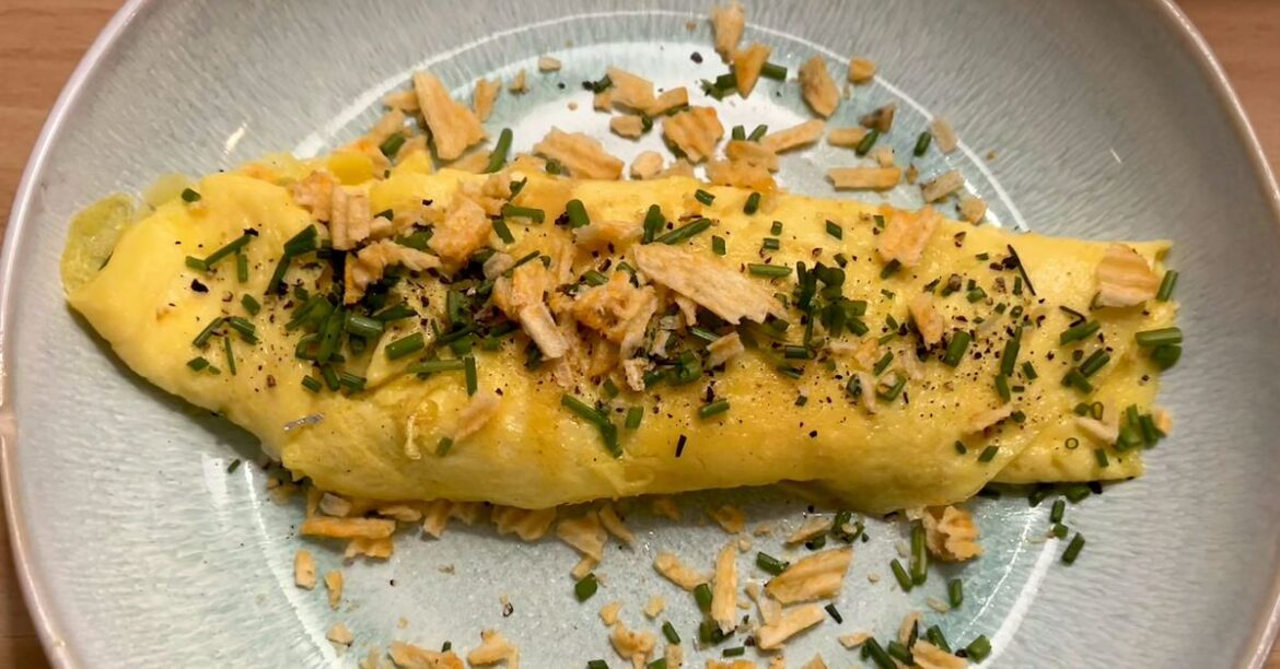 How to Make ‘The Bear’ Omelet With Potato Chips Recipe