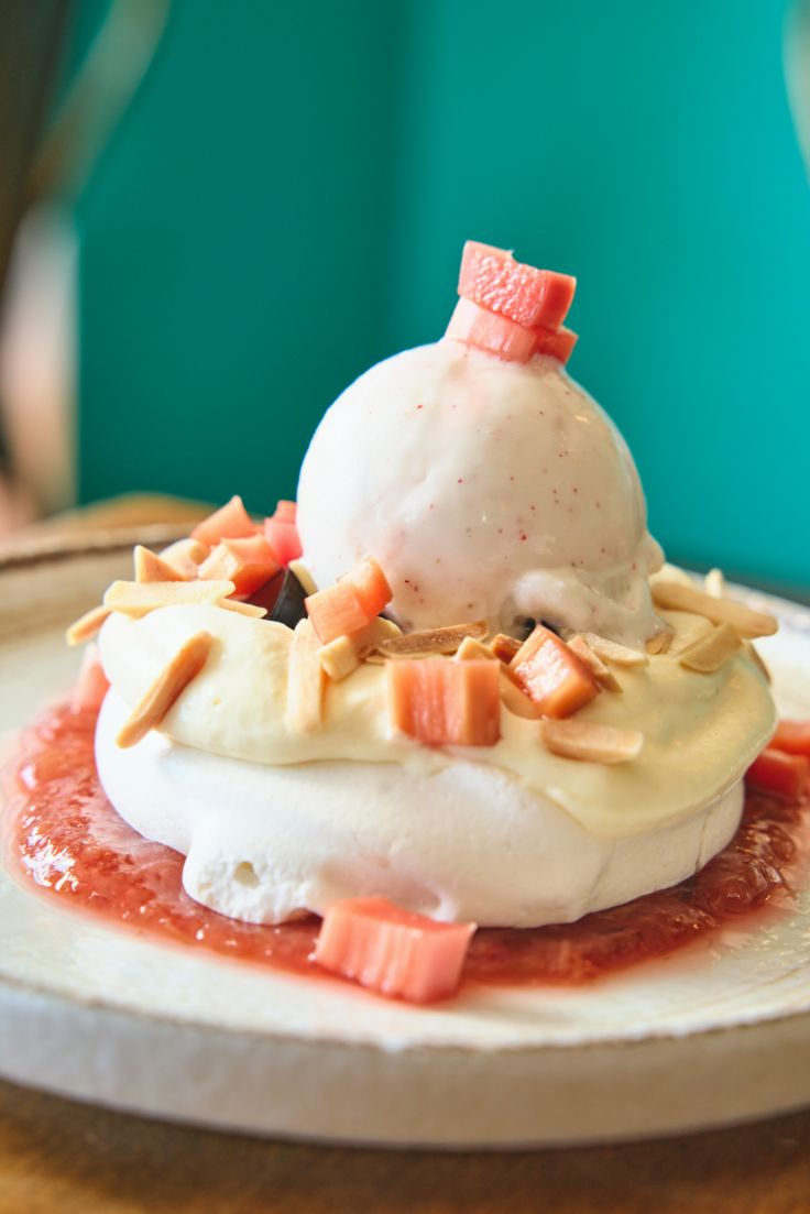 pavlova dessert