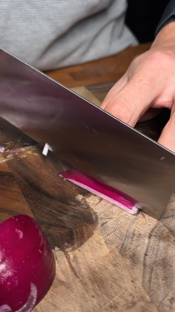 Saw this knife guy cutting onions 🥵