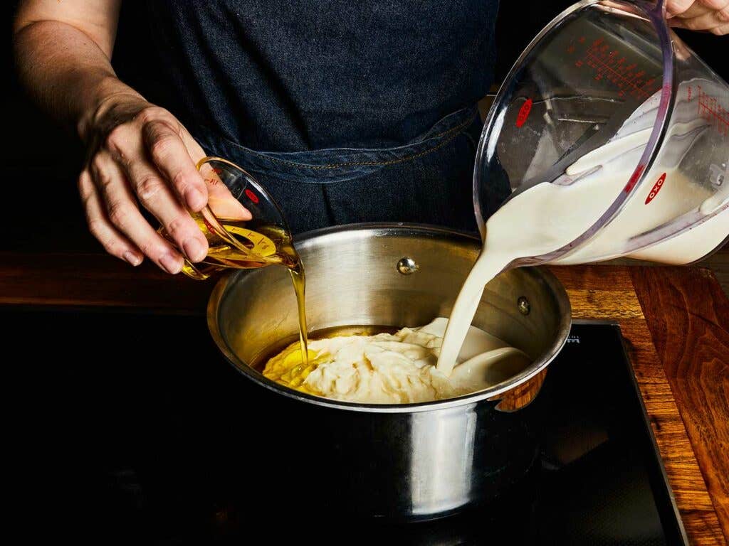 Softening the taste of the brandade with olive oil and heavy cream.