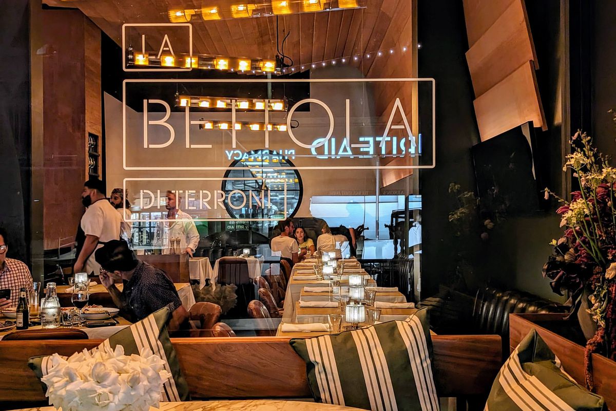 Window of La Bettola di Terroni in Larchmont Village with white signage.