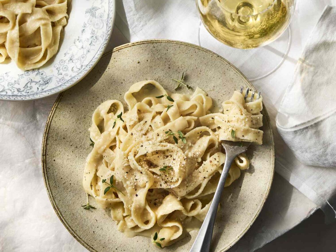 Pasta in Bianco (Buttered Noodles with Parmesan) Pasta in Bianco (Buttered Noodles with Parmesan)