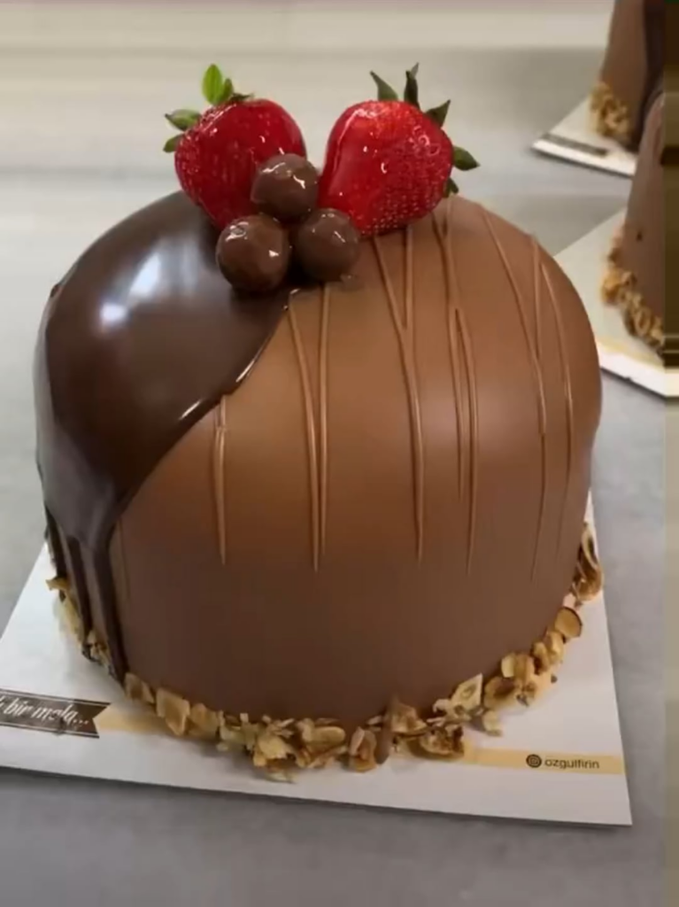 Strawberry Chocolate Cake 🍓