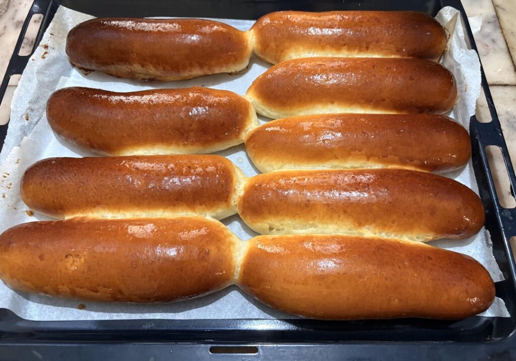 Second attempt hot dog 🌭 buns . (This time TANGZHONG) the results were fire ! S/o to the members who pointed out the Weissman recipe was flawed to begin with 🙌