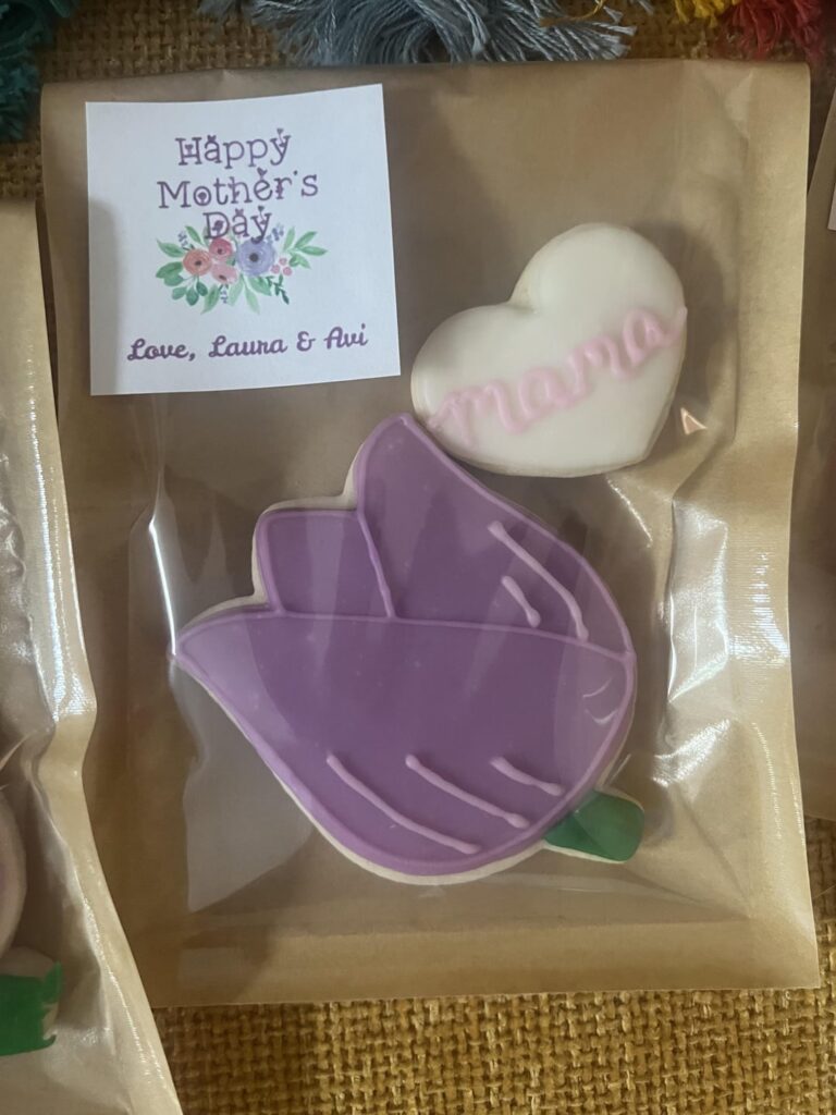 Any tips on how to prevent smushed royal icing?