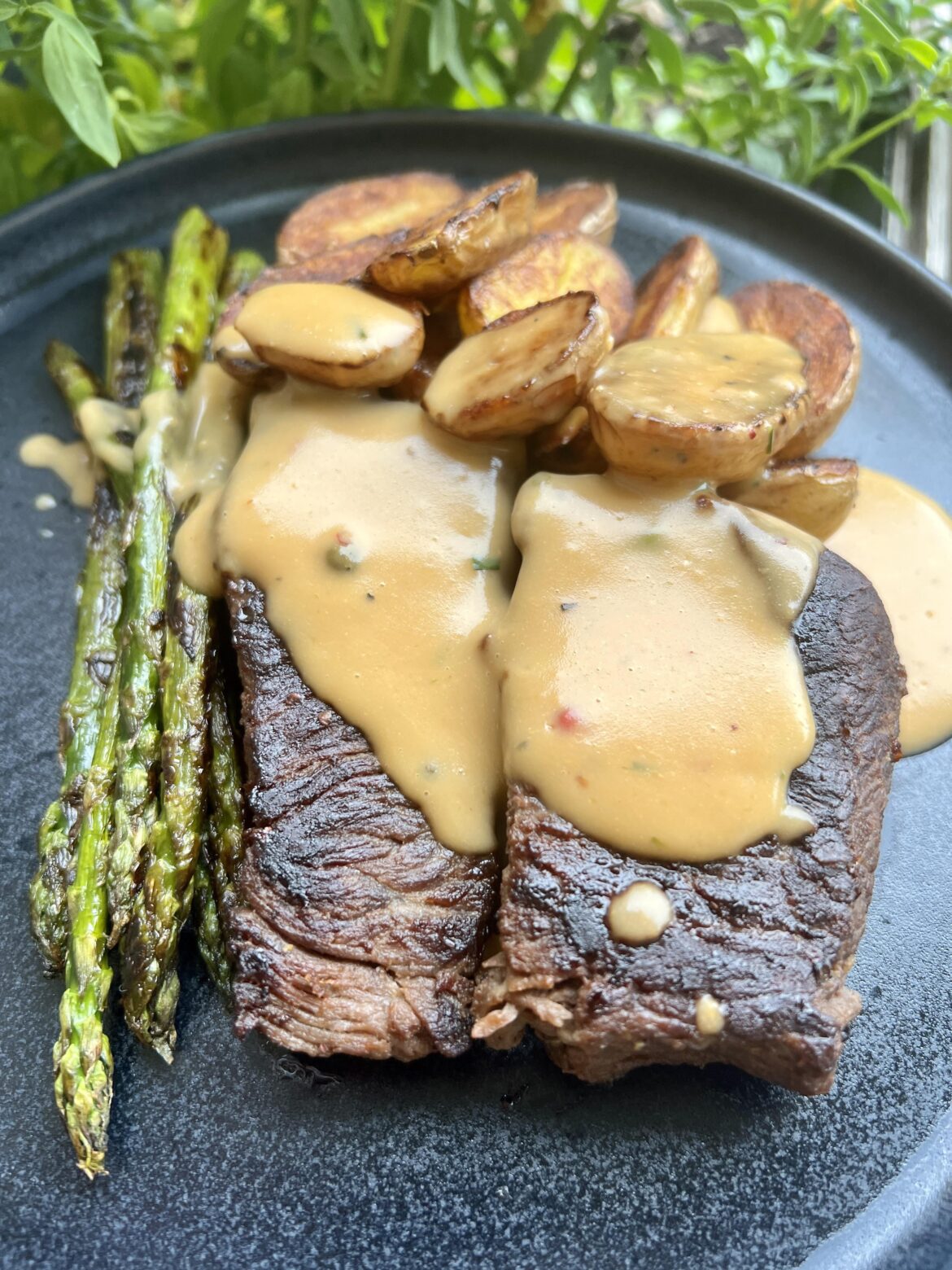 Ostrich, asparagus, potatos