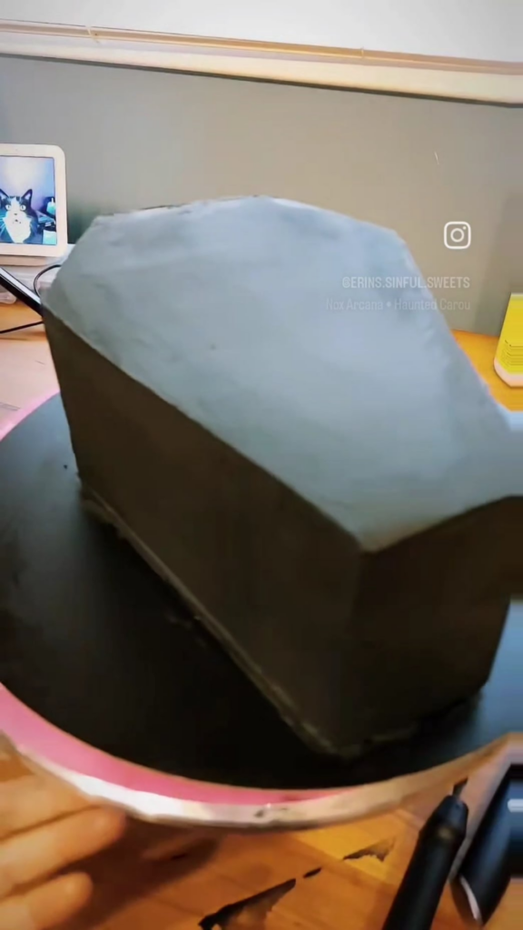 My new favourite cake I've done 🥰⚰️🖤