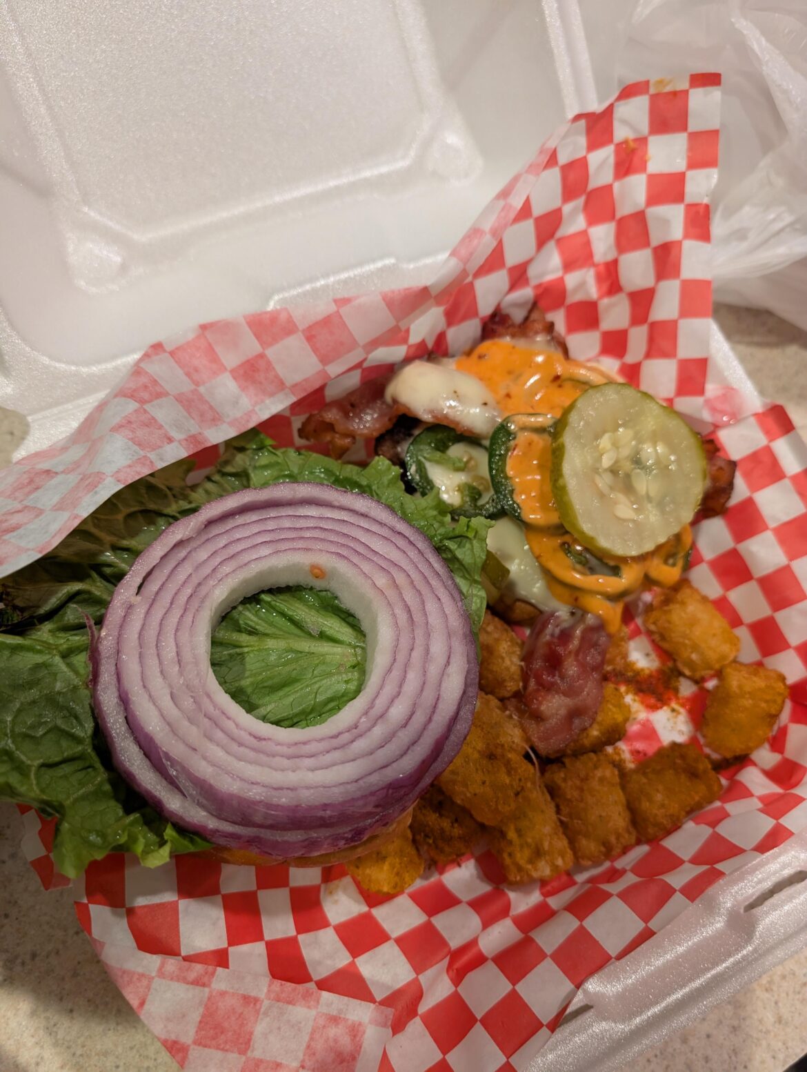 Burger people cut the onion right