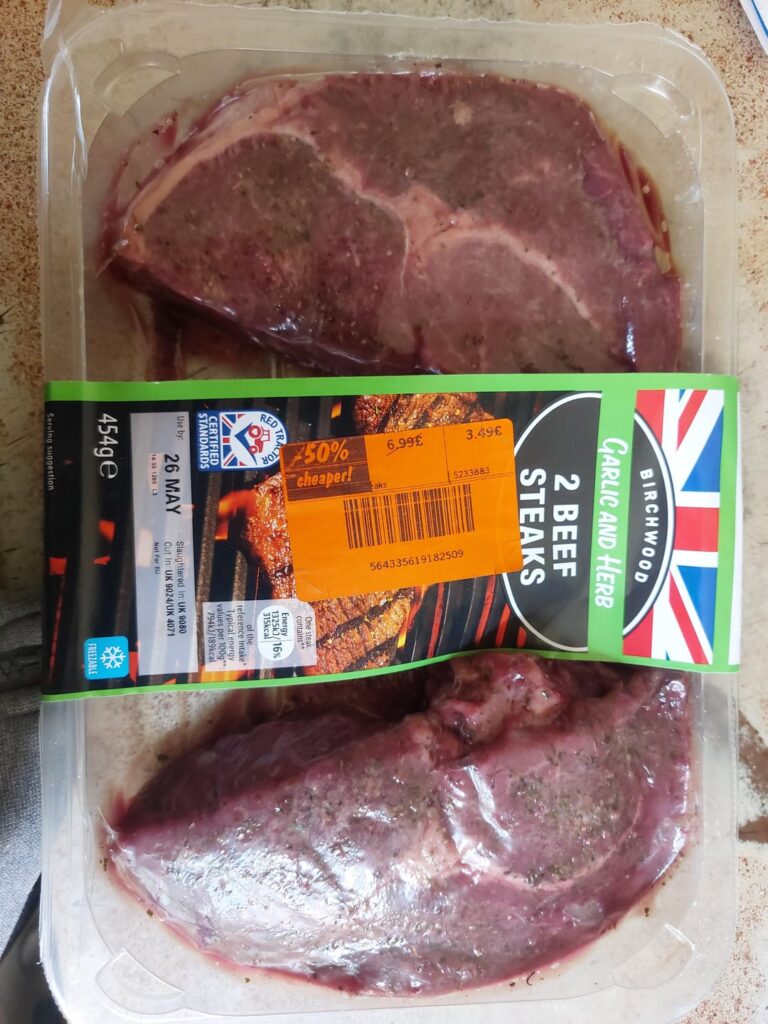 What cut of steak is this guys is ot a ribeye got 2 for a fiver