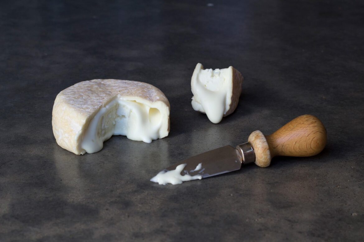 Day 1658 of posting images of cheese until I run out of cheese types: Rheba