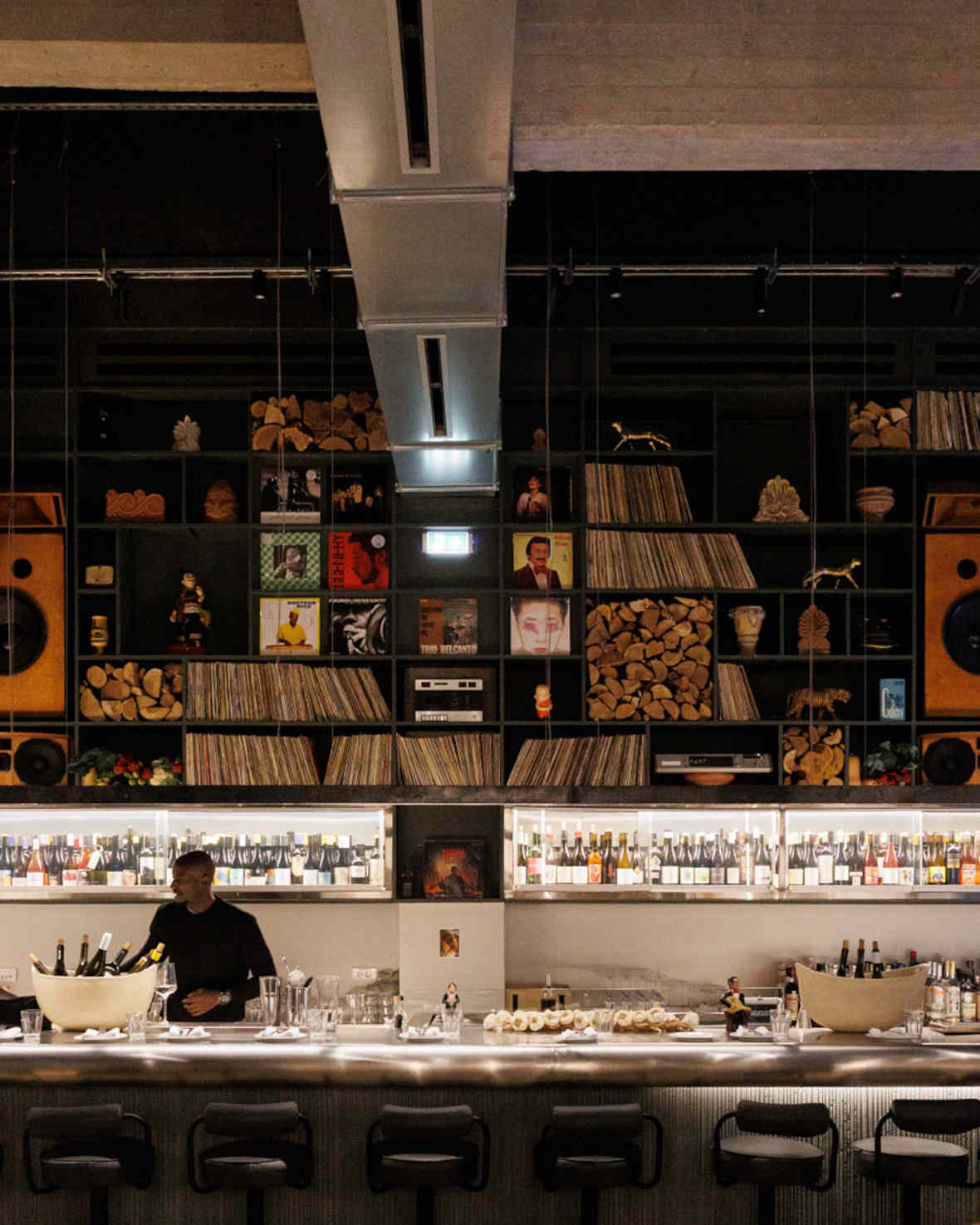 Wine, cuisine, and music—Pharaoh has it all. © Pharaoh