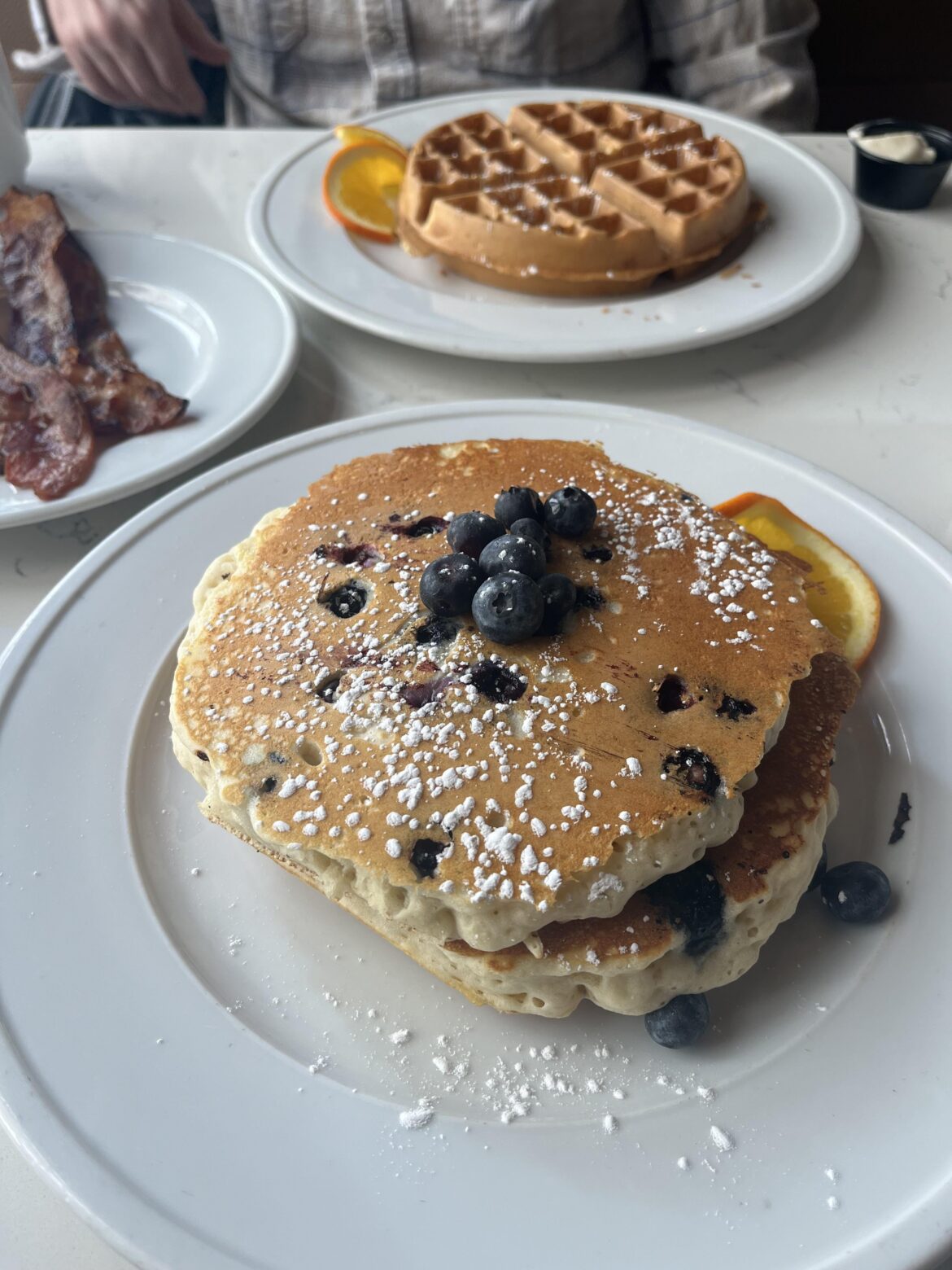 An unrequested, unhinged review of UES diners.