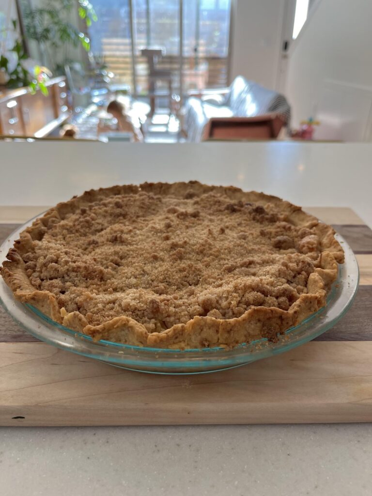 Brown Sugar Peach Crumble Pie