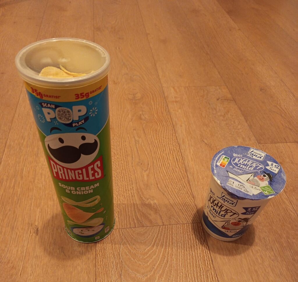 Eating pringles with yogurt. Taste really good👍
