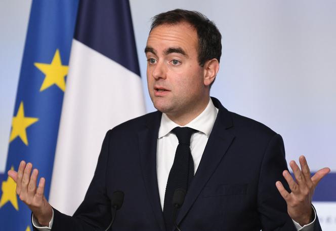 Army Minister Sébastien Lecornu at the press conference following the council of ministers at the Elysee Palace in Paris on April 4, 2023.