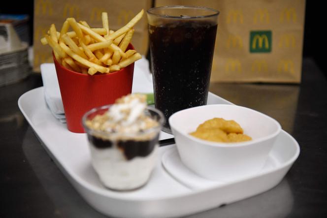 A McDonald's meal offered in reusable dishes, in Levallois-Perret (Hauts-de-Seine), December 20, 2022.