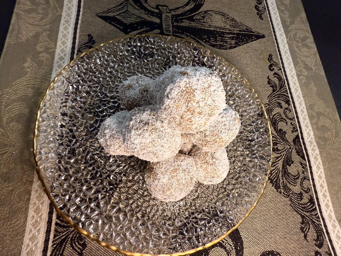 Rum and date kuglice