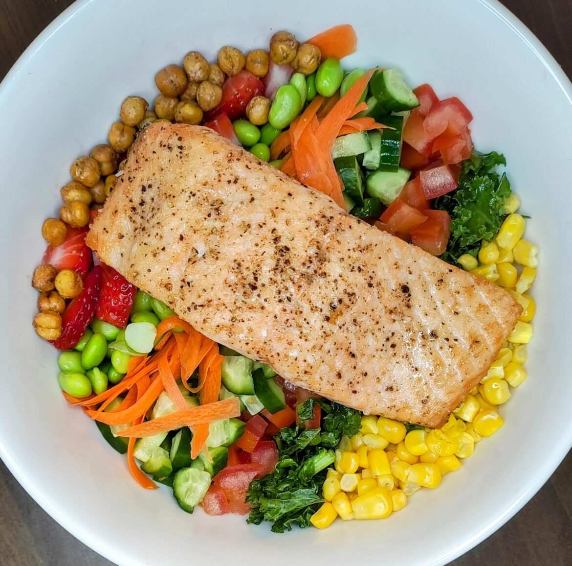 Homemade healthy salmon bowl
