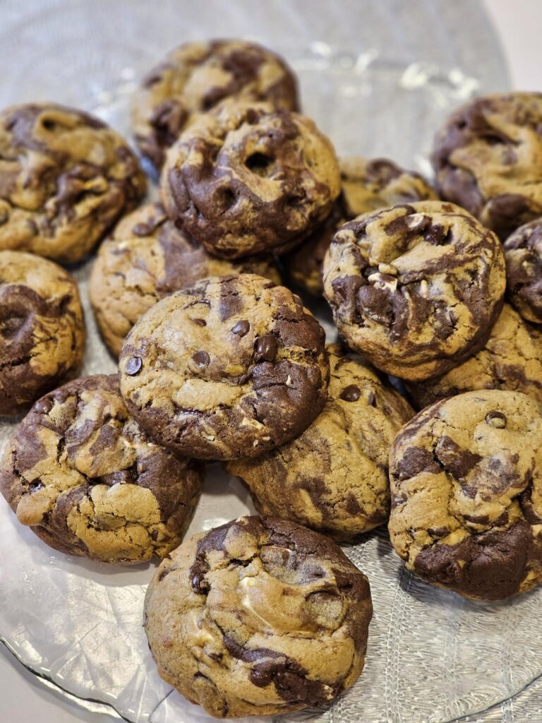 My sister was feeling down since she broke her leg, so I made some cookies!