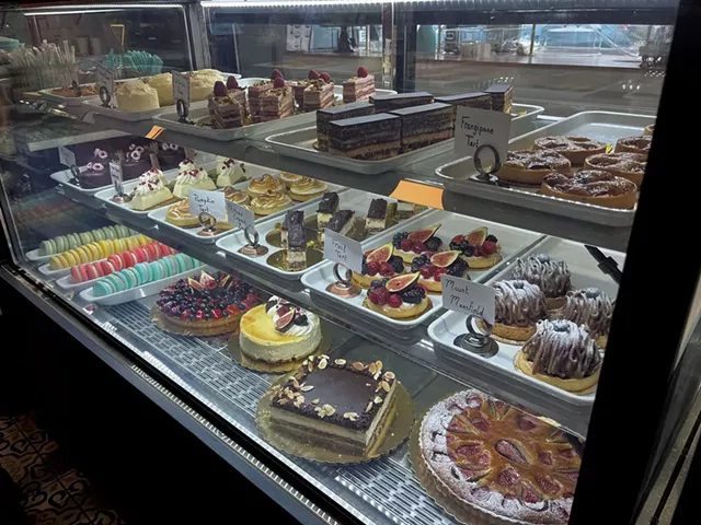 The pastry case - JORDAN BARRY ©️ SEVEN DAYS