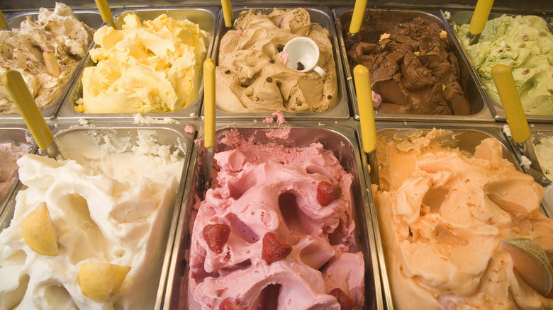 Silver containers with different flavors of gelato