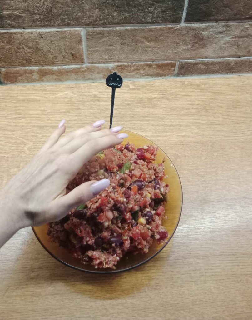 700 grams of food for 260 calories and 16 grams of protein!